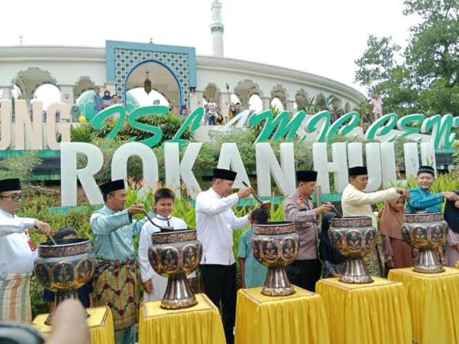 
Sambut Bulan Ramadhan, Pemkab Rohul Gelar Tradisi Potang Bolimau