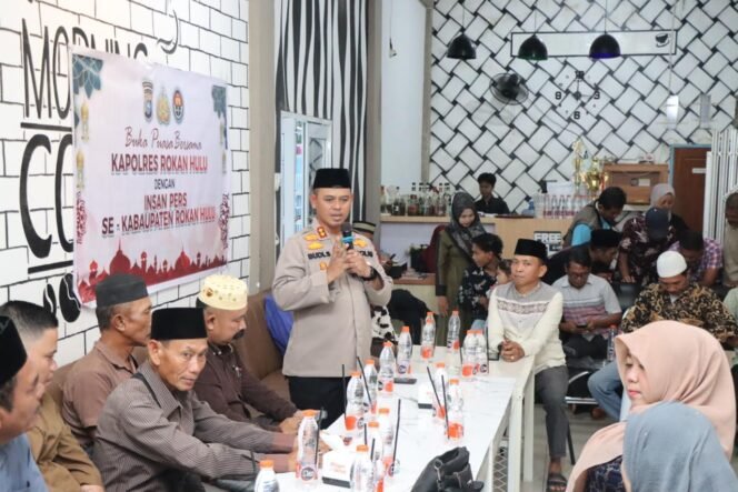
Pererat Silaturahmi, Kapolres Rohul Buka Puasa Bareng Wartawan