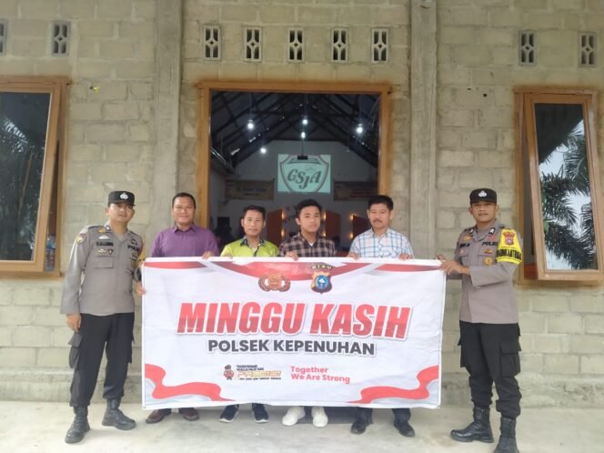 
Hadir Dalam Setiap Momen Keagamaan Minggu Kasih, Polsek Kepenuhan Serap keluhan Jemaat Gereja