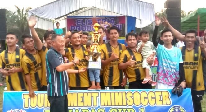 
Caleg Terpilih Saiful Adnan Hadiri Penutupan Tournament Mini Soccer Ps Kapas CUP I