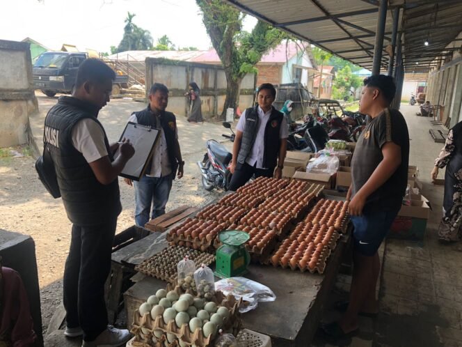 
<span style='color:#ff0000;font-size:14px;'>Pastikan Ketersediaan BaPok Serta Stabilitas Harga Sembako Jelang Lebaran</span> <br> Satreskrim Polres Rohul Cek Pasar dan Gudang Beras