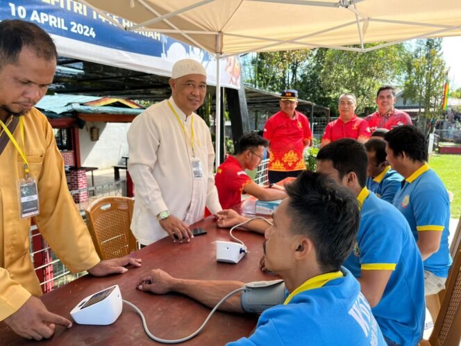 
<span style='color:#ff0000;font-size:14px;'>Wujudkan Pemasyarakatan Sehat</span> <br> Petugas dan WBP Lakukan Bersih-Bersih Lingkungan dan Cek Kesehatan