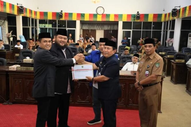 
Galeri DPRD Rohul Gelar Rapat Paripurna Penyampaian LKPJ Bupati Tahun 2023