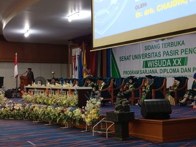 
425 Mahasiswa di Wisuda, Ini Pesan dan Harapan Rektor UPP