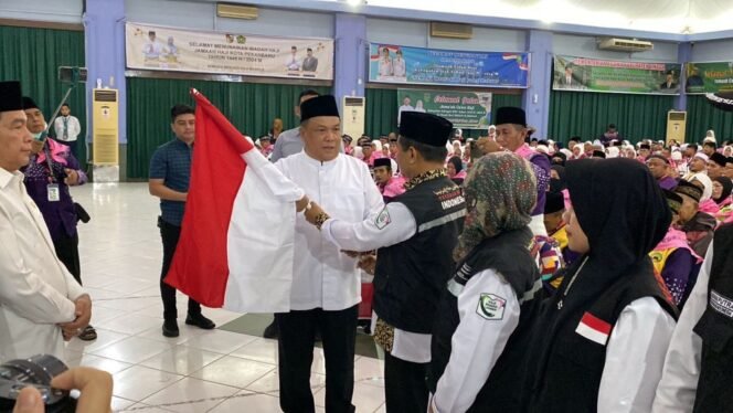 
Jamaah Calon Haji Riau Kloter 3 BTH Berangkat ke Arab Saudi