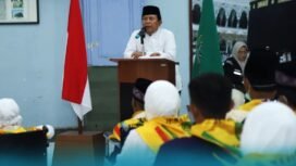 FOTO : Bupati Rokan Hulu H. Sukiman secara resmi melepas keberangkatan 470 Jamaah Calon Haji Rohul melalui Embarkasi Batam