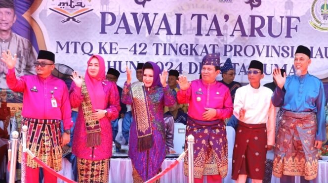 
Bupati Rohul H. Sukiman Hadiri Pelepasan Pawai Ta’ruf MTQ Ke XLII Tingkat Provinsi Riau