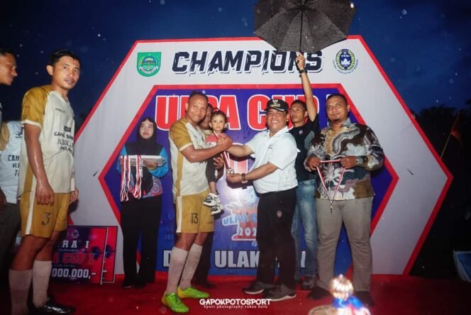 
Resmi Ditutup Camat Kepenuhan, BCL Mania Juara Turnamen Mini Soccer Ulpa CUP I