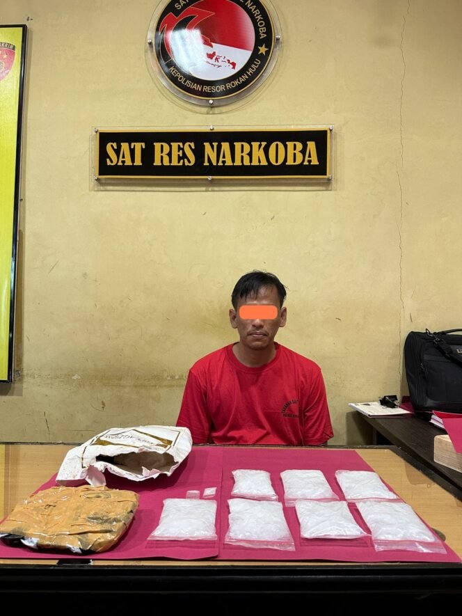 
Pria Asal Bengkalis Diciduk Personil Sat Resnarkoba Polres Rohul Dalam Kasus Sabu 771,52 Gram