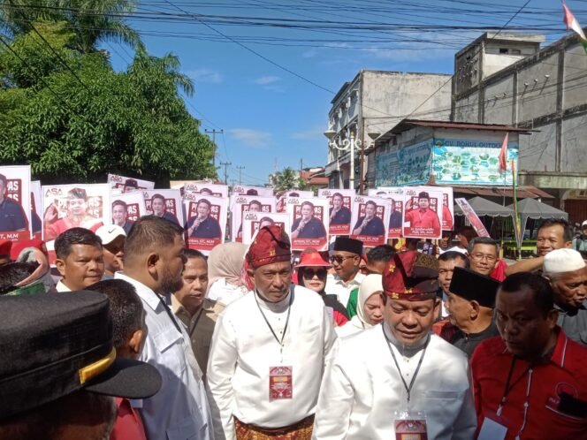 
Deklarasi Meriah, Paslon Cabup-Cawabup Anton -Syafaruddin Poti Disambut Lautan Manusia