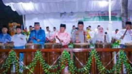 FOTO : Bupati Rokan Hulu bersama Forkompinda menabuh Beduk Malam Takbiran Hari Raya Idul Adha, Ahad, 16 Juni 2024 malam.