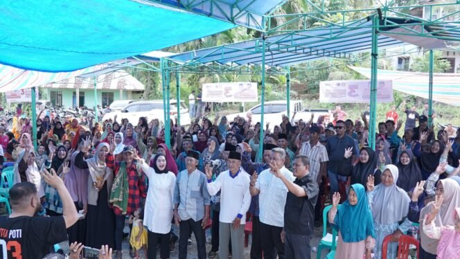 
<span style='color:#ff0000;font-size:14px;'>Antusiasme Warga Masda Makmur Sambut Kampanye Dialogis Anton-Poti</span> <br> Paslon Nomor Urut 3 Janjikan Peningkatan Infrastruktur dan Kemajuan Rokan Hulu