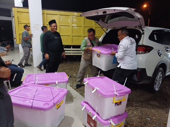 
Pasca Pilkada Rohul 2024, KPU Rohul Lanjut Rekapitulasi Surat Suara Tingkat Kecamatan