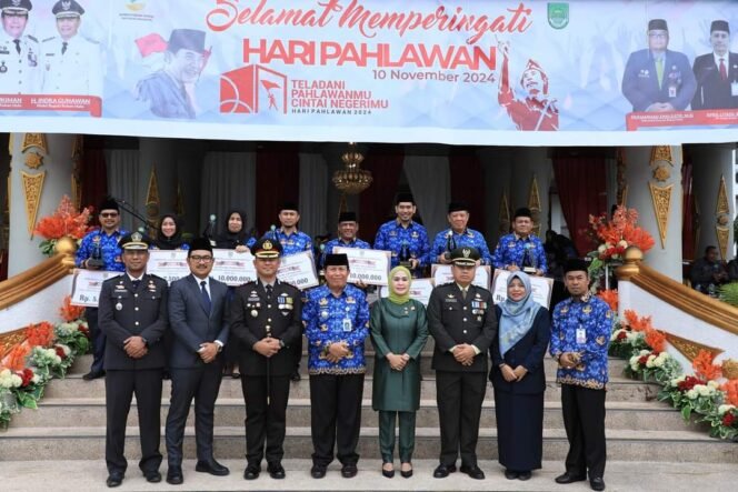 
<span style='color:#ff0000;font-size:14px;'>Peringati Hari Pahlawan 10 November 2024</span> <br> Bupati Sukiman Ajak ASN Aktualisasi Nilai Perjuangan Pahlawan