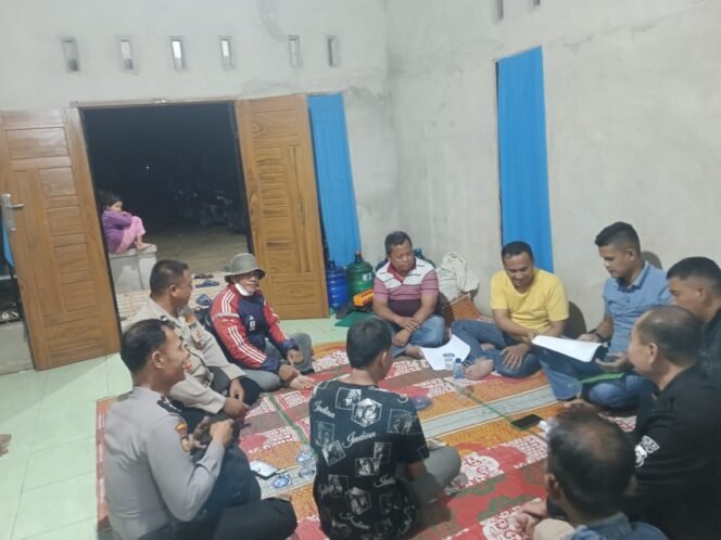 
FOTO : Seorang anak perempuan bernama Evriani Br Sagala (12 Tahun) ditemukan meninggal dunia setelah tenggelam di parit gajah milik PTPN IV Regional III Kebun Sei Rokan.