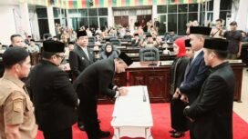 FOTO : Galeri : Bupati dan Wakil Bupati Rohul 2025-2030 Resmi Dilantik, DPRD Gelar Sidang Paripurna Sertijab, Di Ruang Paripurna DPRD Rohul, Selasa (4/3/2025)