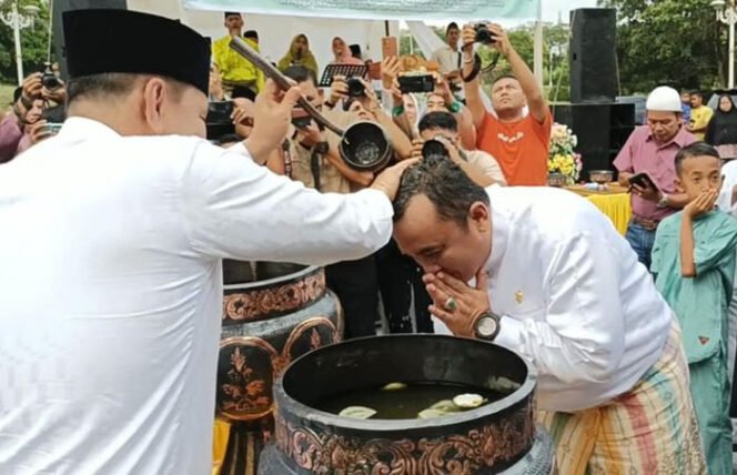 
Sambut Ramadhan, Wabup Rohul Bersama Masyarakat Laksanakan Tradisi Potang Balimau