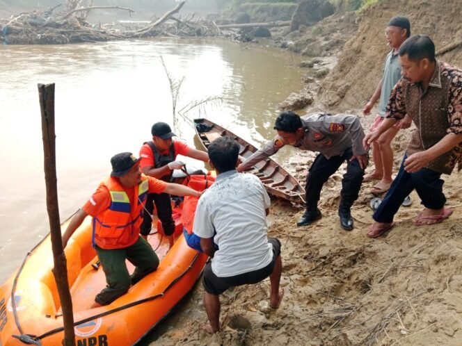 
Dua Hari Pencarian, Bocah Hanyut di Pekan Tebih Rohul Akhirnya Ditemukan