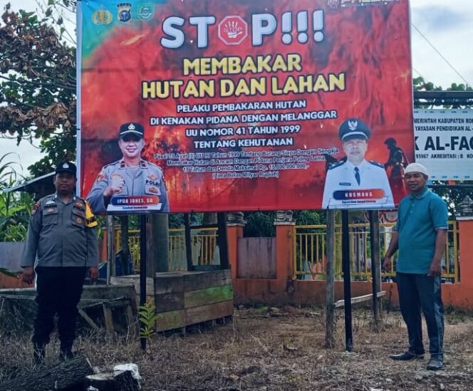 
Polsek Rambah Hilir Pasang Baliho Cegah Karhutla, Pembakar Hutan Terancam 15 Tahun Penjara & Denda