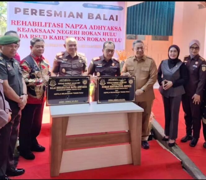 
<span style='color:#ff0000;font-size:14px;'>Kerjasama Pemkab dan Kejari Rohul</span> <br> Kajati Riau Resmikan Balai Rehabilitasi Napza Adyaksa di RSUD Rohul