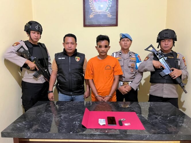 
Polsek Kepenuhan Berhasil Ungkap Kasus Narkoba, Sita Barang Bukti 1,46 Gram Sabu