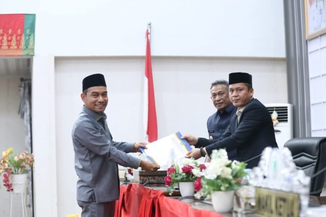 
<span style='color:#ff0000;font-size:14px;'>Dihadiri Bupati Rohul Anton</span> <br> DPRD Rohul Gelar Paripurna Ranperda APBD-P dan Ranperda RPJMD Tahun 2025-2029
