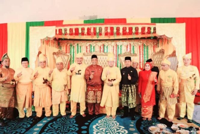 
Bupati Dan Wabup Rohul Hadiri Penabalan Raja Luhak Rambah