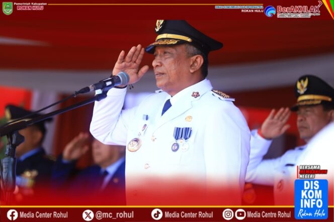 
Galeri : Bupati Rohul Anton Jadi Irup Detik-Detik Peringatan Proklamasi HUT RI Ke 80 Tahun