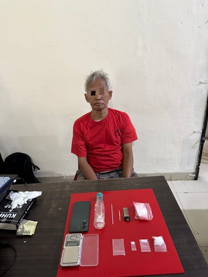 
Satresnarkoba Polres Rokan Hulu Tangkap Pengedar Sabu di Bonai Darussalam, 5,30 Gram Barang Bukti Diamankan