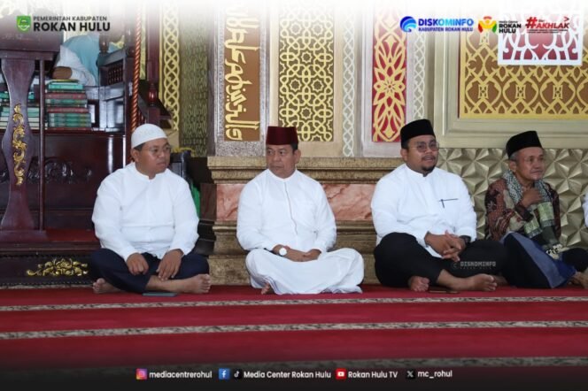 
Safari Di Batas Negeri, Wabup Syafaruddin Poti Salurkan Bantuan Dan Perkuat Silaturahmi
